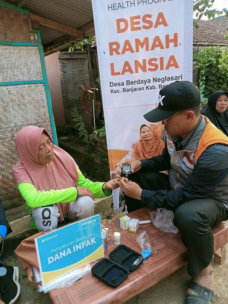 Lomba Agustusan di Desa Ramah Lansia