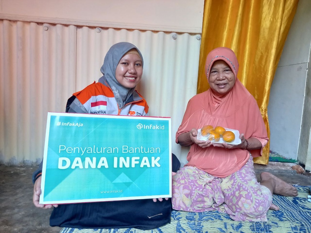 Kunjungan ke rumah lansia membagikan PMT