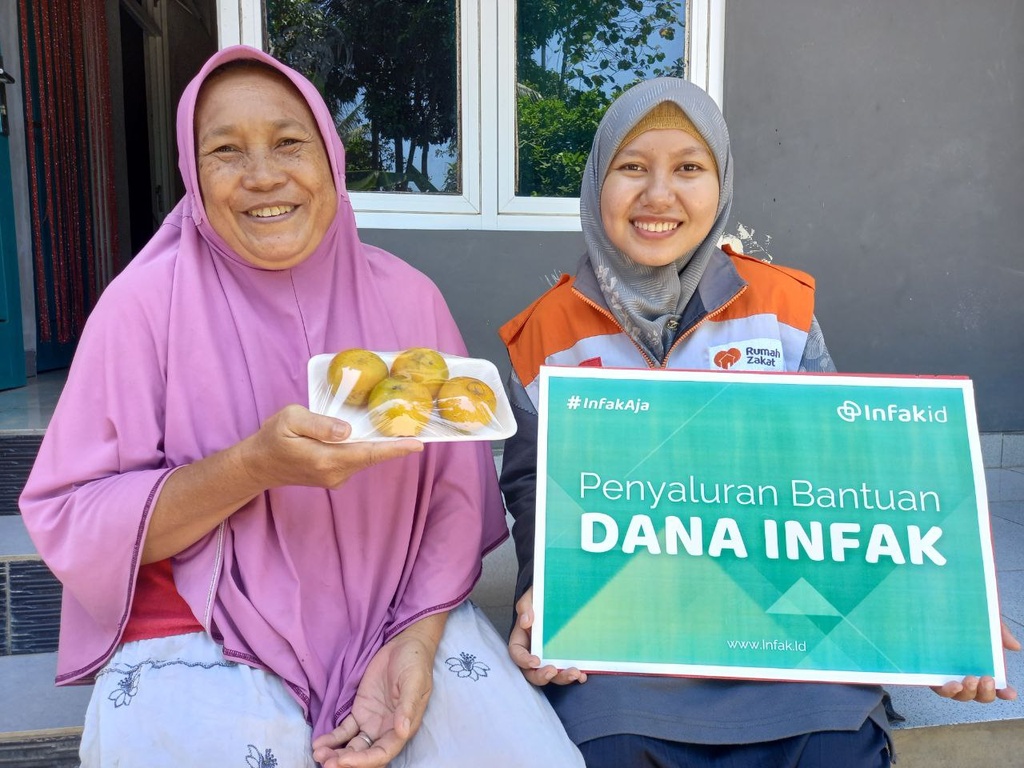 Kunjungan ke rumah lansia membagikan PMT