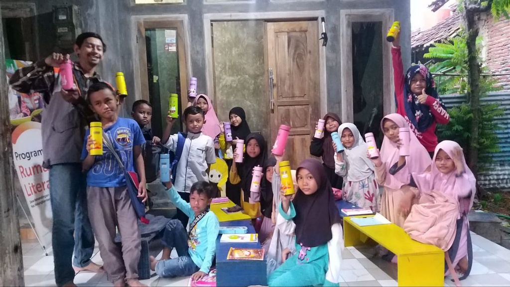Budayakan Hidup Minim Sampah Rumah Literasi Binaan Rumah Zakat Bagi Bagi Tumbler