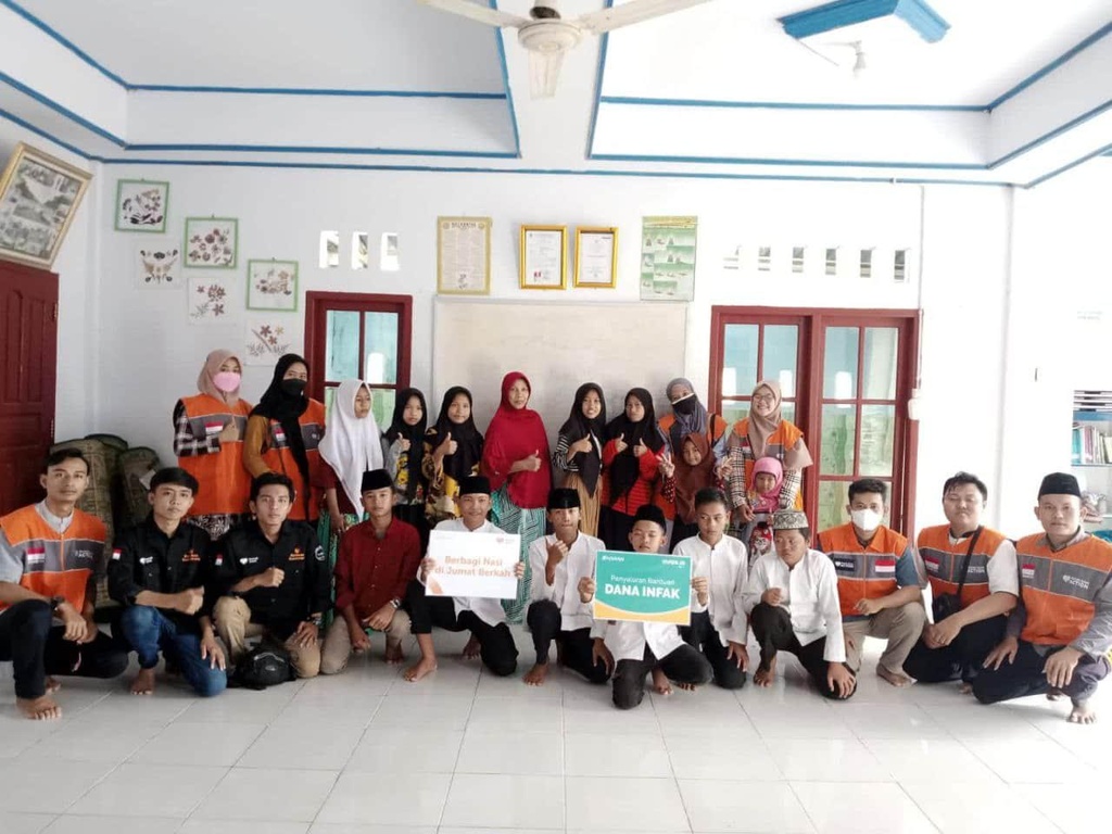 RUMAH ZAKAT BERBAGI NASI  DI JUM'AT BERKAH