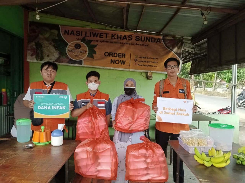 RUMAH ZAKAT BERBAGI NASI  DI JUM'AT BERKAH