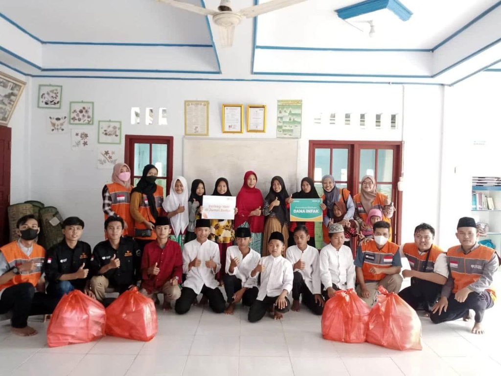 RUMAH ZAKAT BERBAGI NASI  DI JUM'AT BERKAH