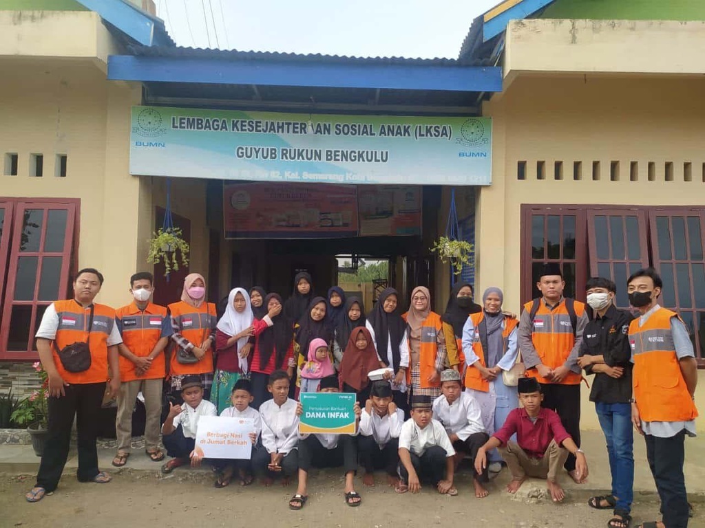 RUMAH ZAKAT BERBAGI NASI  DI JUM'AT BERKAH