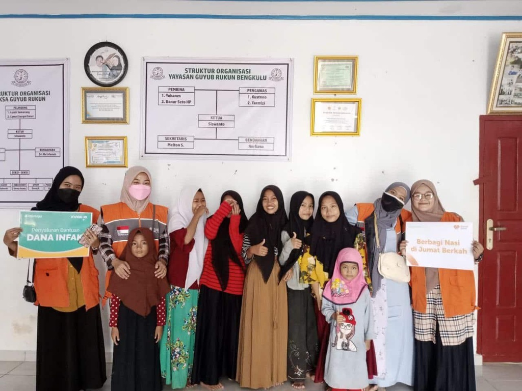 RUMAH ZAKAT BERBAGI NASI  DI JUM'AT BERKAH