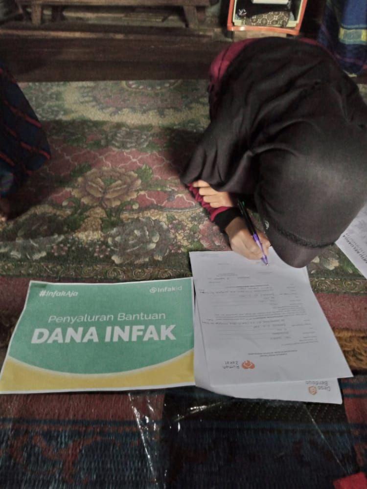 SEPATU BARU UNTUK ANANDA SANI