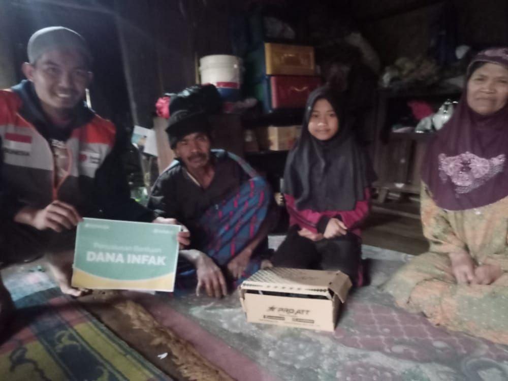 SEPATU BARU UNTUK ANANDA SANI